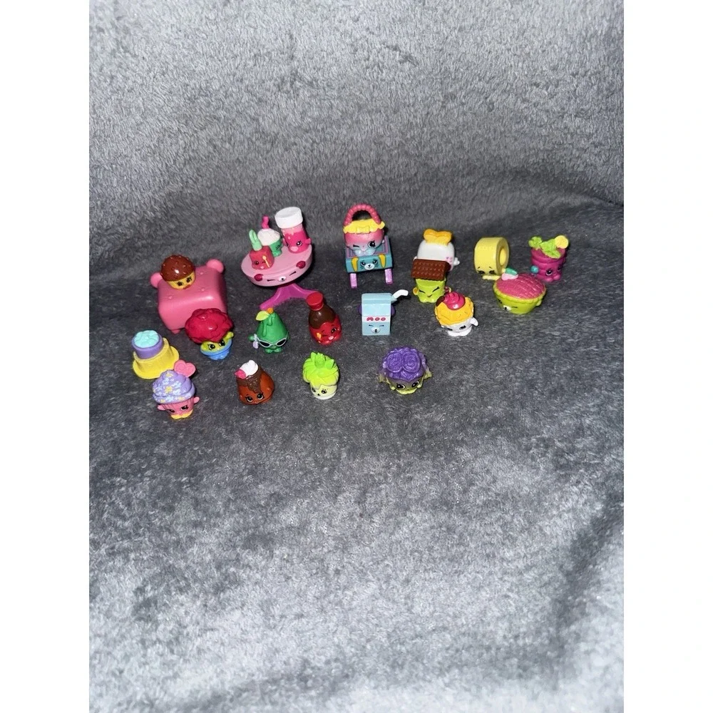 Shopkins Toys Assorted lot of 20 pieces Various Pieces - Picture 2 of 4